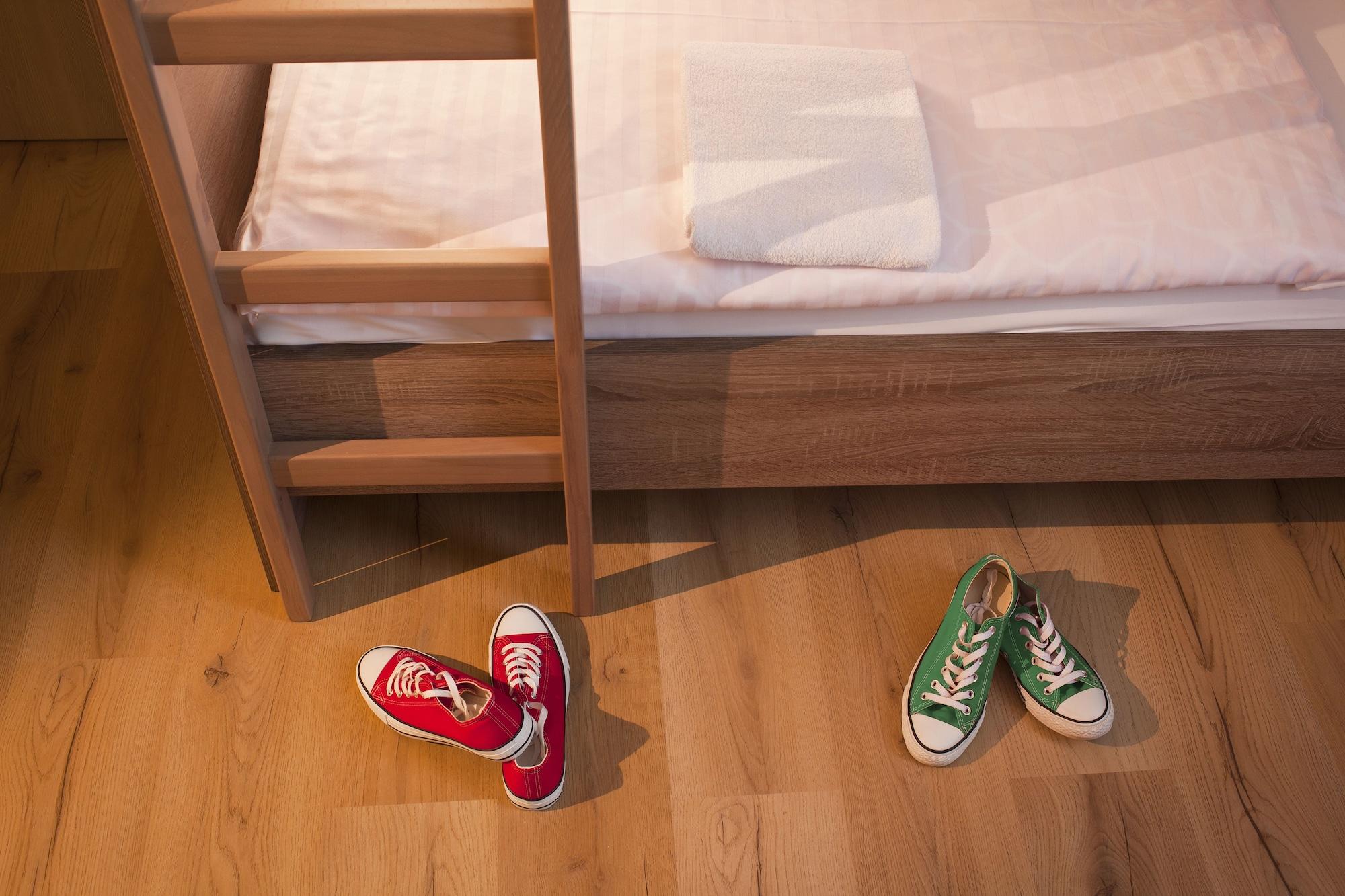 Uni Hostel *